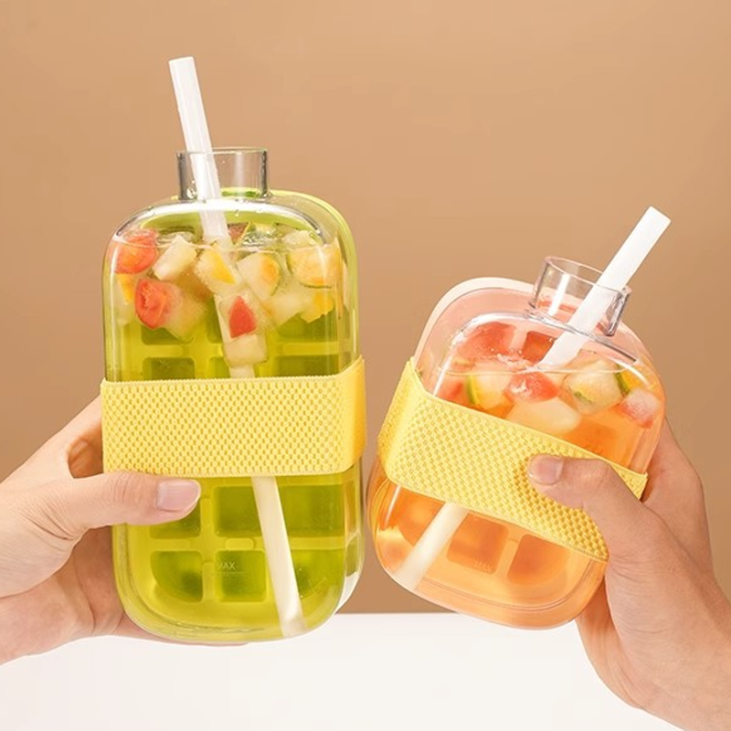 ❄️2-in-1 Ice Cube Maker Water Bottle Built-In Ice Tray, Food-Grade Silicone, Bpa-Free